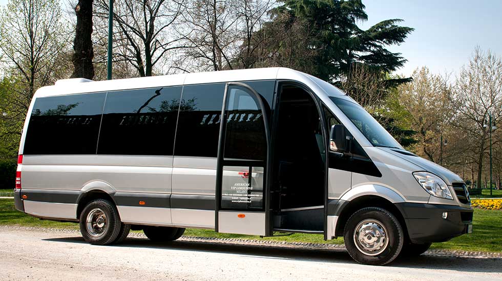 Mercedes Sprinter Luxury 16 posti: vista laterale