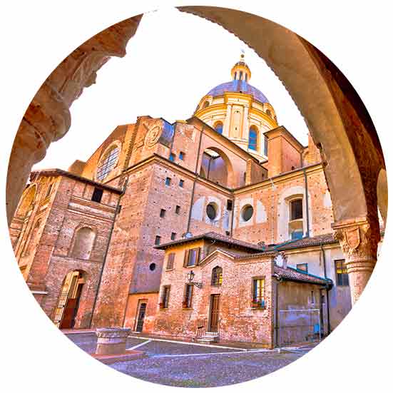 Piazza Sordello e Duomo di Mantova Mantova: 8 luoghi da non perdere - Piazza Sordello e Duomo di Mantova