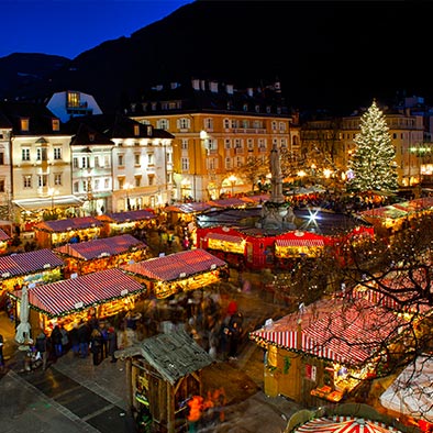 Bolzano: Piazza delle Erbe e i portici 