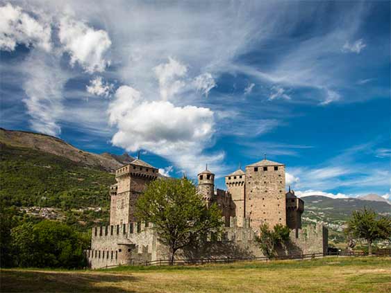 Tour dei castelli della Valle d'Aosta: Castello di F&egrave;nis