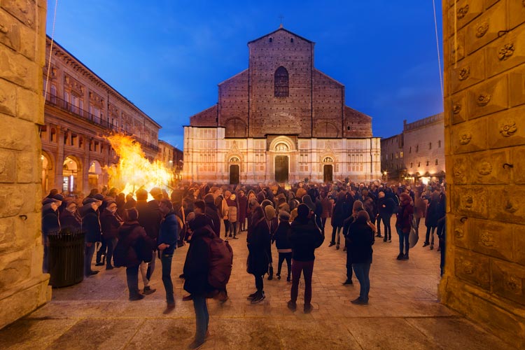 Idee per Capodanno 2020 da Vip Limousine NCC Milano: Bologna Idee per Capodanno 2020 da Vip Limousine NCC Milano: Bologna