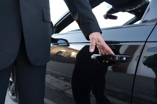 Noleggio auto con autista privato Milano autista