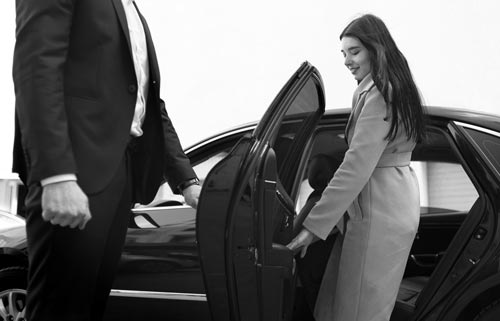 Noleggio auto con autista privato Milano donna