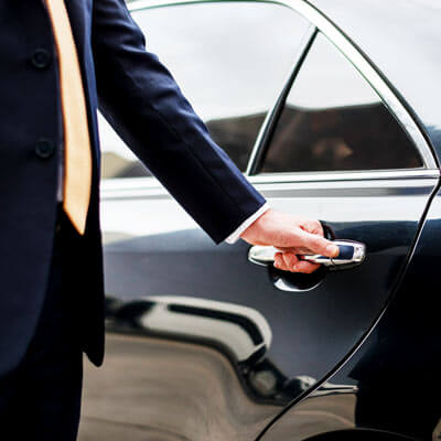 Noleggio auto con autista a Milano per trasferimenti