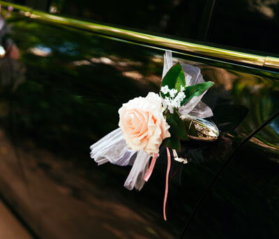 Noleggio auto per matrimoni - decorazione floreale