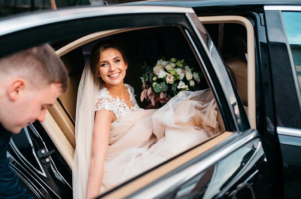 Matrimonio con autista e auto di lusso