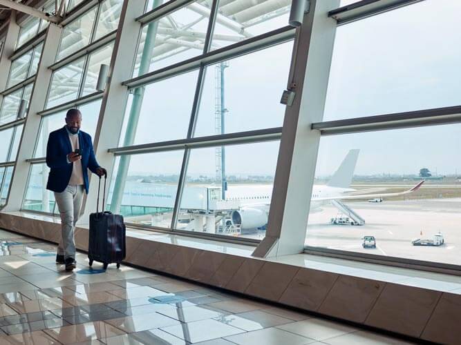 Transfer aeroportuale a Milano: business man all'aeroporto