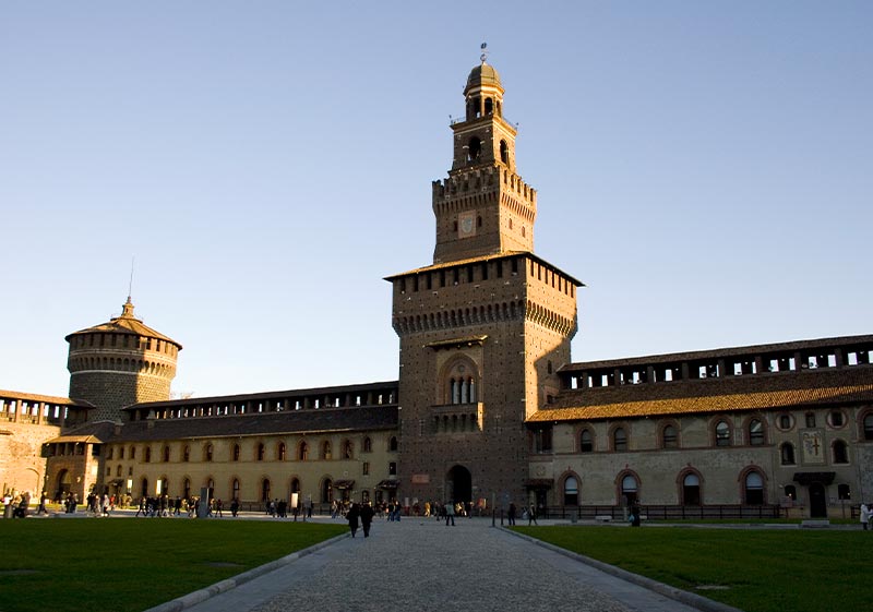 Il Castello Sforzesco di Milano Il Castello Sforzesco di Milano