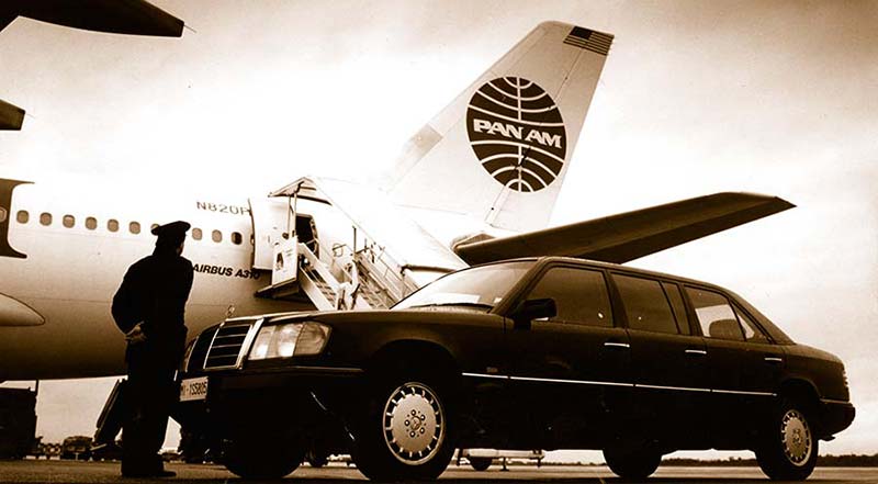 Foto d'epoca: Stretch Limousine in aeroporto anni '80